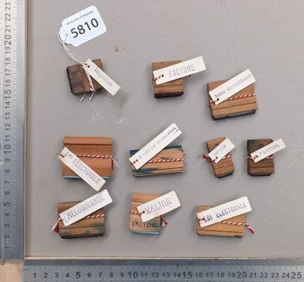 10 tampons en bois - Dimensions et état voir photo