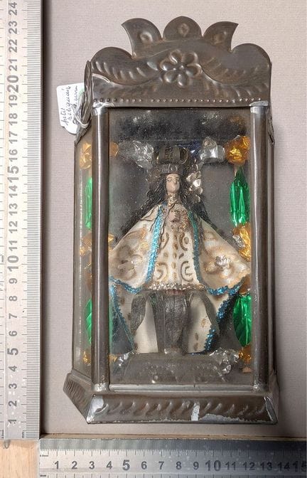 Structure en métal petite figurine habillée - Dime