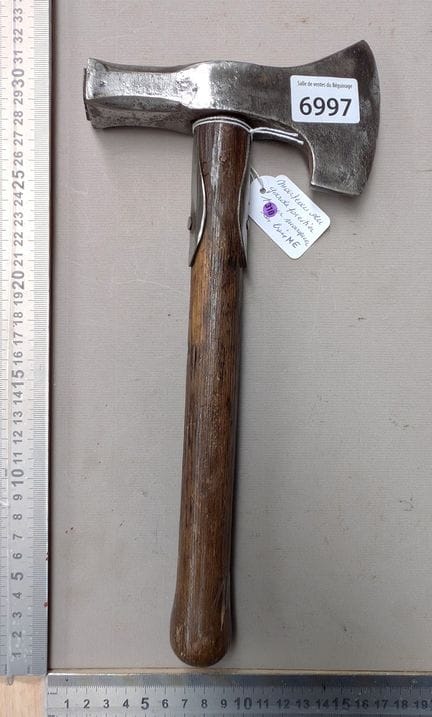1 ancienne hachette de forestier M.E pour marquer 