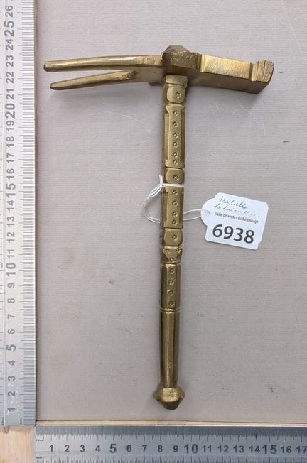 1 marteau à sucre en bronze - Dimensions et état v
