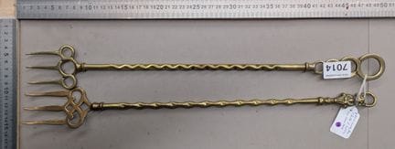 2 anciennes fourchettes en laiton - Dimensions et 