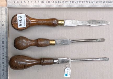 3 anciens tourne vis manche en bois - Dimensions e