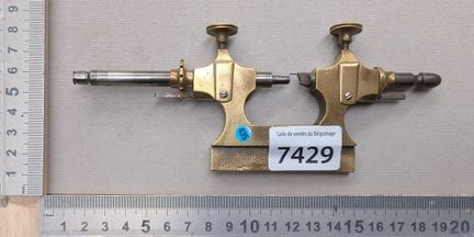 1 tours à pivoter d'horloger en bronze ancien - Di