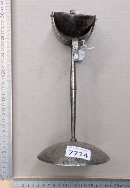 Ancienne lampe à huile en acier forgé XVIIIème - D