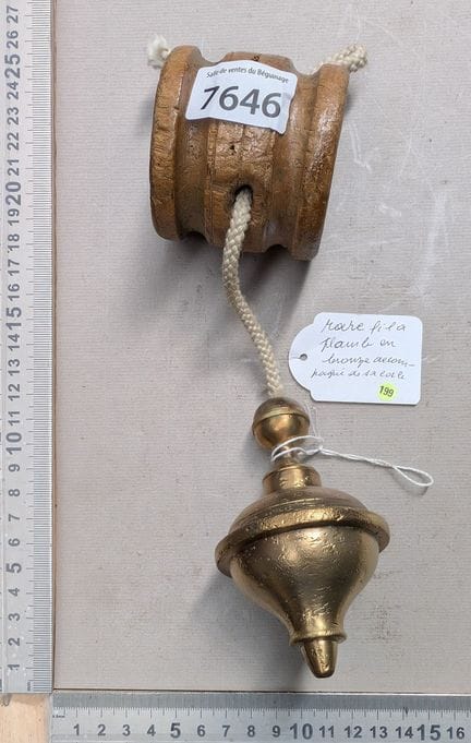 Rare fil à plomb en bronze accompagné de sa cale -