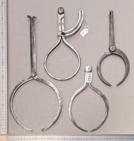 1 lot de 4 compas différents - Dimensions et état 