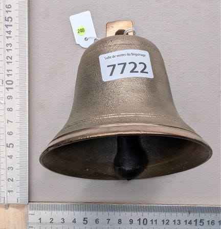 1 cloche en bronze - Dimensions et état voir photo
