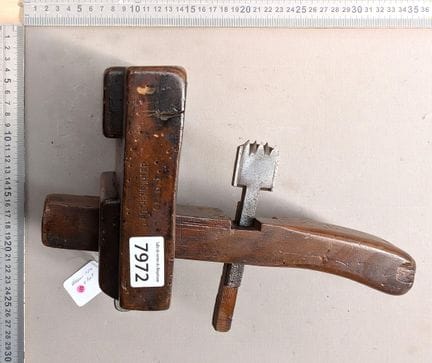 1 ancien rabot de tête pour égaliser le dessus - D