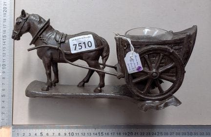 Ancien encrier en fonte et verre (cheval de trait)