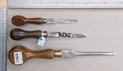 3 anciens tourne vis manche en bois - Dimensions e