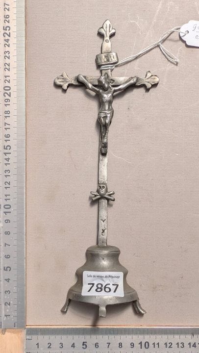 Ancienne croix crucifix en bronze - Dimensions et 