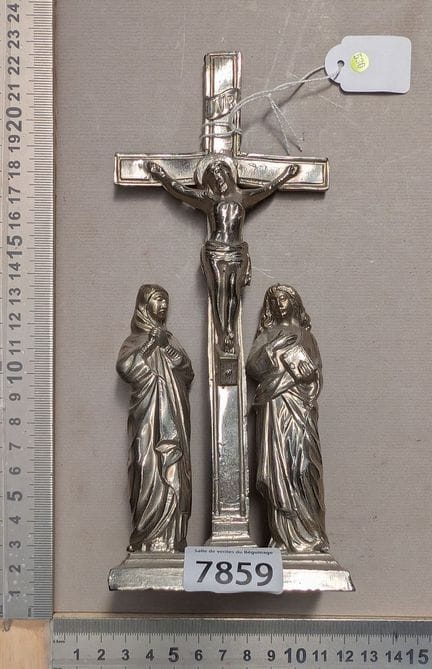 Ancienne croix crucifix en bronze - Dimensions et 
