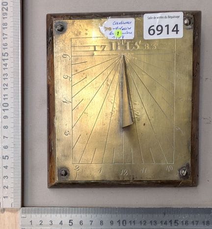 Cadran solaire bois ouvré 1783 — IHS - Dimensions 
