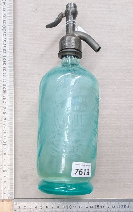 Une bouteille à siphon - Dimensions et état voir p