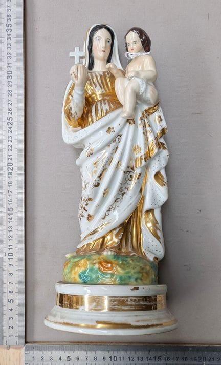 La Vierge et l'Enfant en faïence - Dimensions et é
