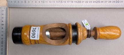 1 ancienne bouchonneuse en bois - Dimensions et ét