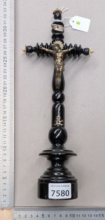 Ancienne croix crucifix en bronze - Dimensions et 