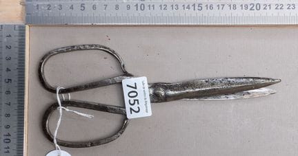 Grande paire de ciseaux en fer forgé antique XVIII