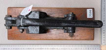 Ancien mache bouchon (PHARMACIEN) - Dimensions et 