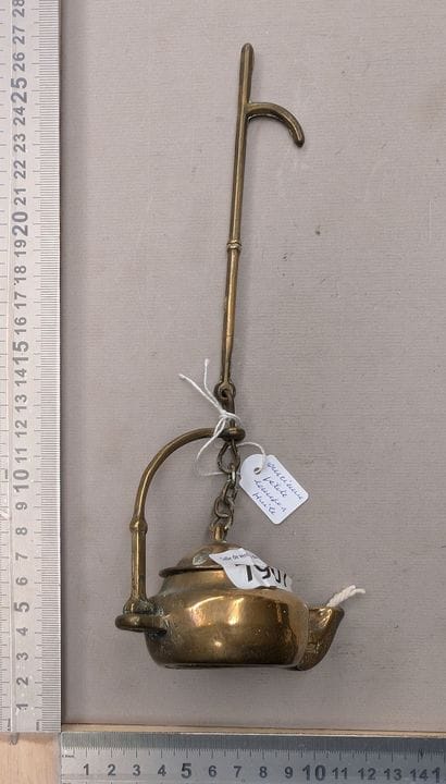Ancienne petite lampe à huile en bronze - Dimensio