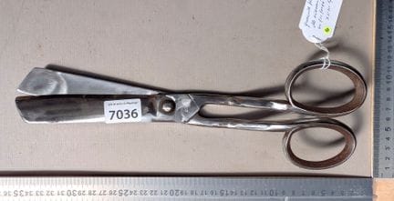 Grande paire de ciseaux en fer forgé antique XVIII