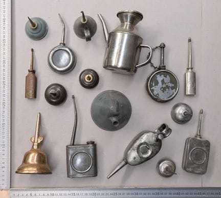 Lot de 15 burettes anciennes - Dimensions et état 