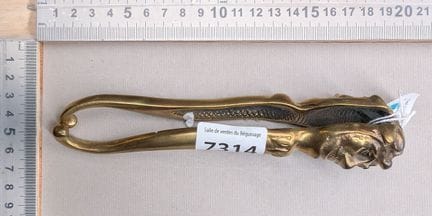 1 casse noisette en laiton ancien - Dimensions et 