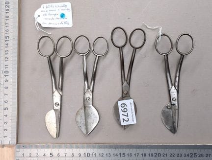 4 petites cisailles anciennes à mèches de bougie c