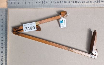1 compas de cordonnier en bois - Dimensions et éta
