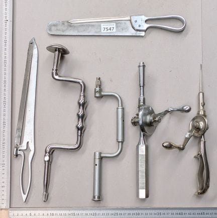 4 instruments médical 2 vilebrequins + 2 scies - D