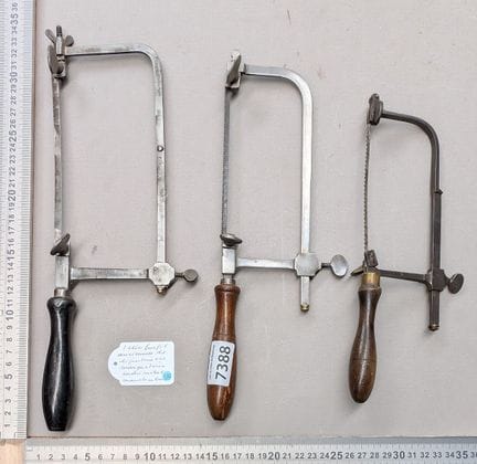 3 scies anciennes de bijoutier ou marqueterie cadr
