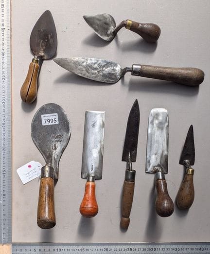 8 truelles de métiers anciens - Dimensions et état