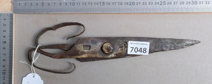 Grande paire de ciseaux en fer forgé antique XVIII