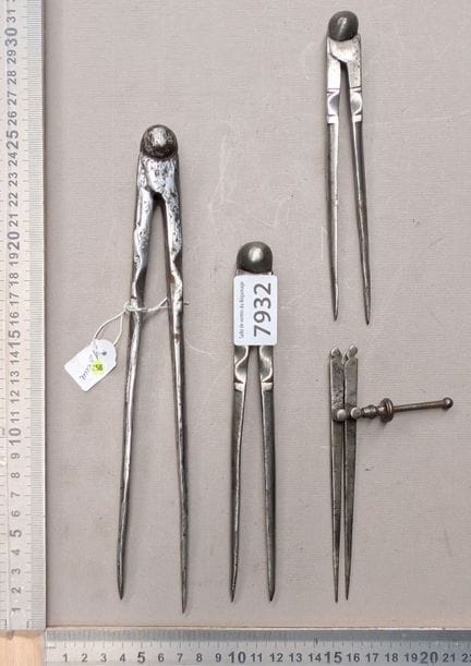 1 lot de 4 compas différents fer forgé - Dimension