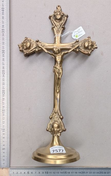 Ancienne croix crucifix en bronze - Dimensions et 