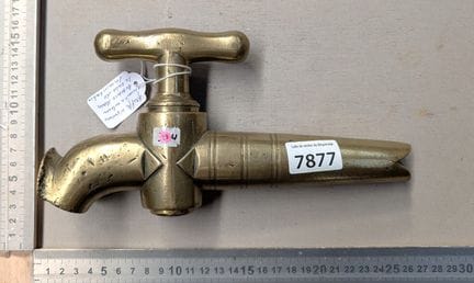 Ancien robinet en bronze - Dimensions et état voir