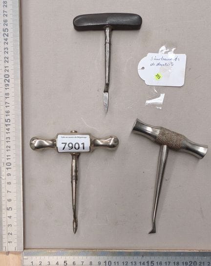 3 instruments médicaux - Dimensions et état voir p
