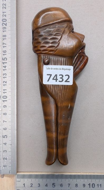 1 ancien casse noisette en bois - Dimensions et ét