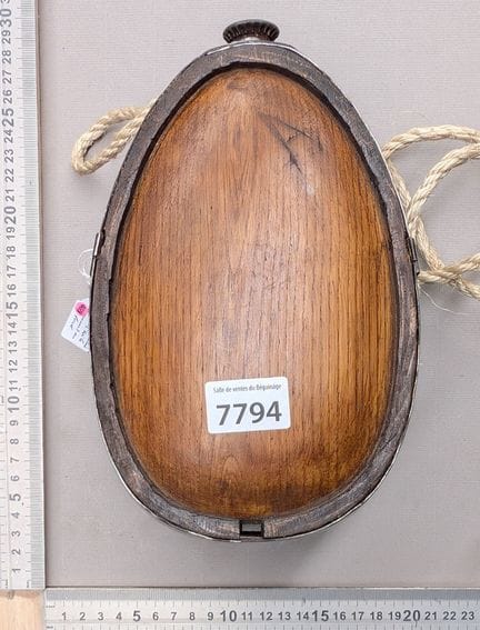 Joli petit tonneau en bois + fer forgé, ouvert au 