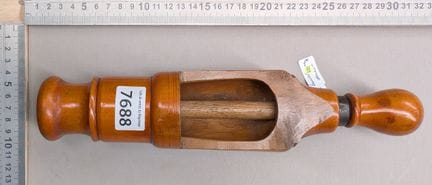 1 ancienne bouchonneuse en bois - Dimensions et ét