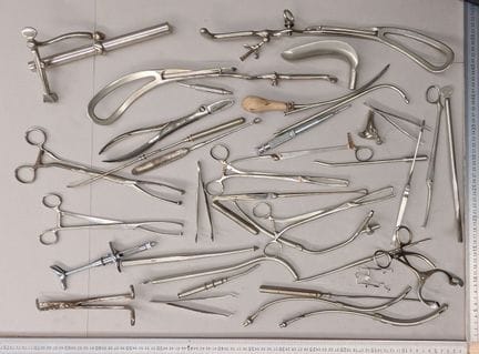 30 instruments médicaux - Dimensions et état voir 