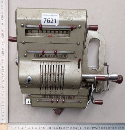 Ancienne machine à compter - Dimensions et état vo