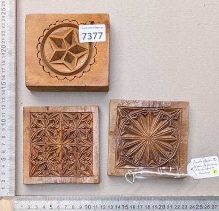 Trois planchettes pour façonner et marquer le beur
