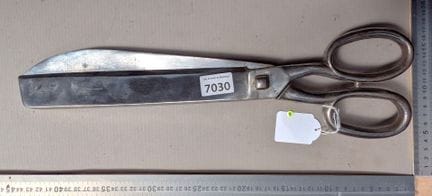 Grande paire de ciseaux en fer forgé antique XVIII