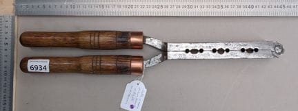Belle et rare pince moule à balle acier et bois - 