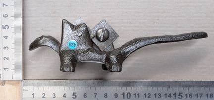 1 aiguiseur de couteau ancien manche en fonte - Di