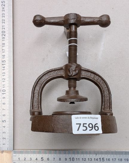 Ancien casse noisette en bronze - Dimensions et ét