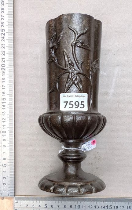 ancien vase en fonte décoré - Dimensions et état v