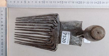 Antique 18th-century carding comb, 14 teeth—see ph