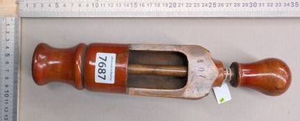 1 ancienne bouchonneuse en bois - Dimensions et ét